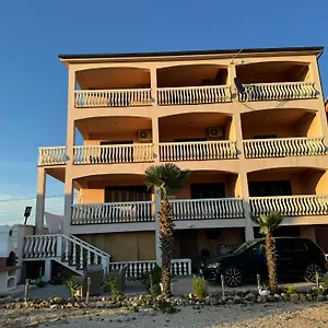 Apartman Bernarda 2, Nin